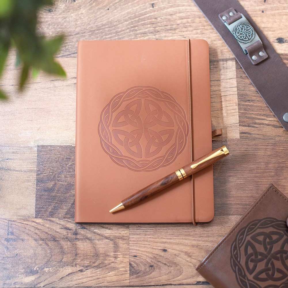 Something Different - Celtic Shield Knot A5 Faux Leather with Pen Carnet avec stylo - Marron